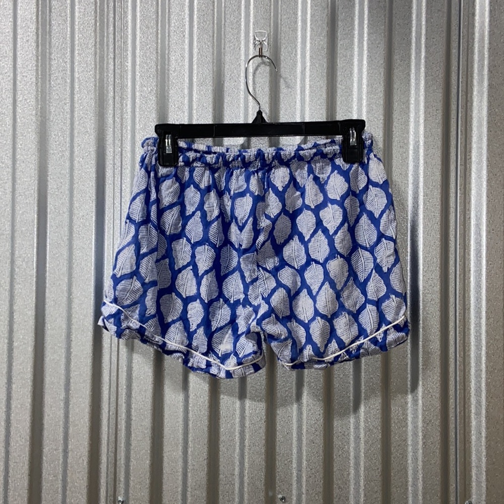 Shorts - Picture 2 of 3
